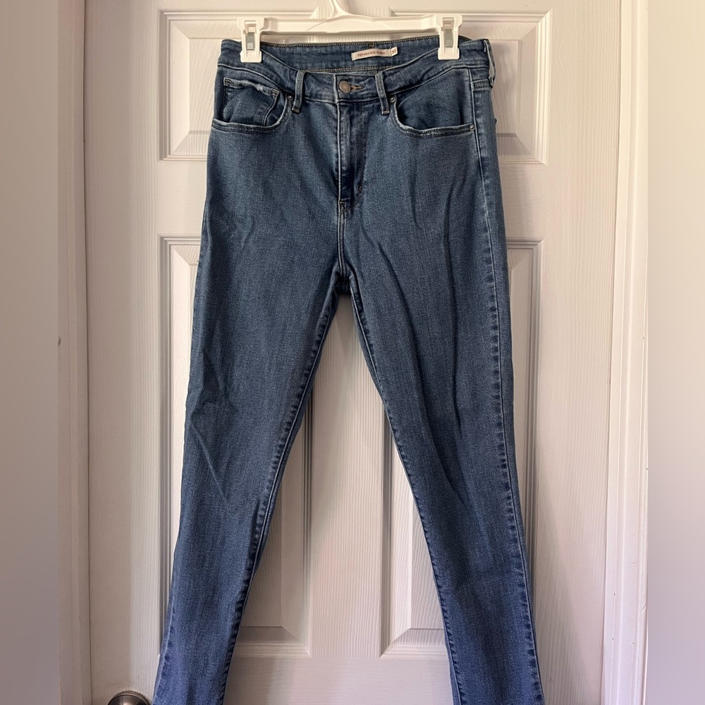 MEDIUM WASH 721 LEVIS HIGH RISE SKINNY JEAN